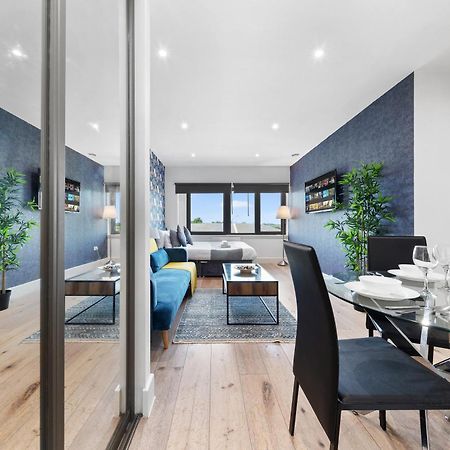 Modern One Bedroom Flat - Sleeps 5 -Near Heathrow - London Ub3 Bagian luar foto