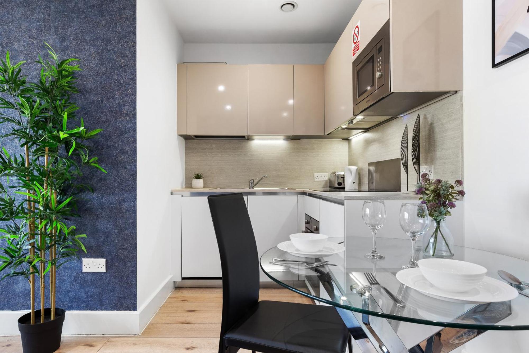 Modern One Bedroom Flat - Sleeps 5 -Near Heathrow - London Ub3 Bagian luar foto