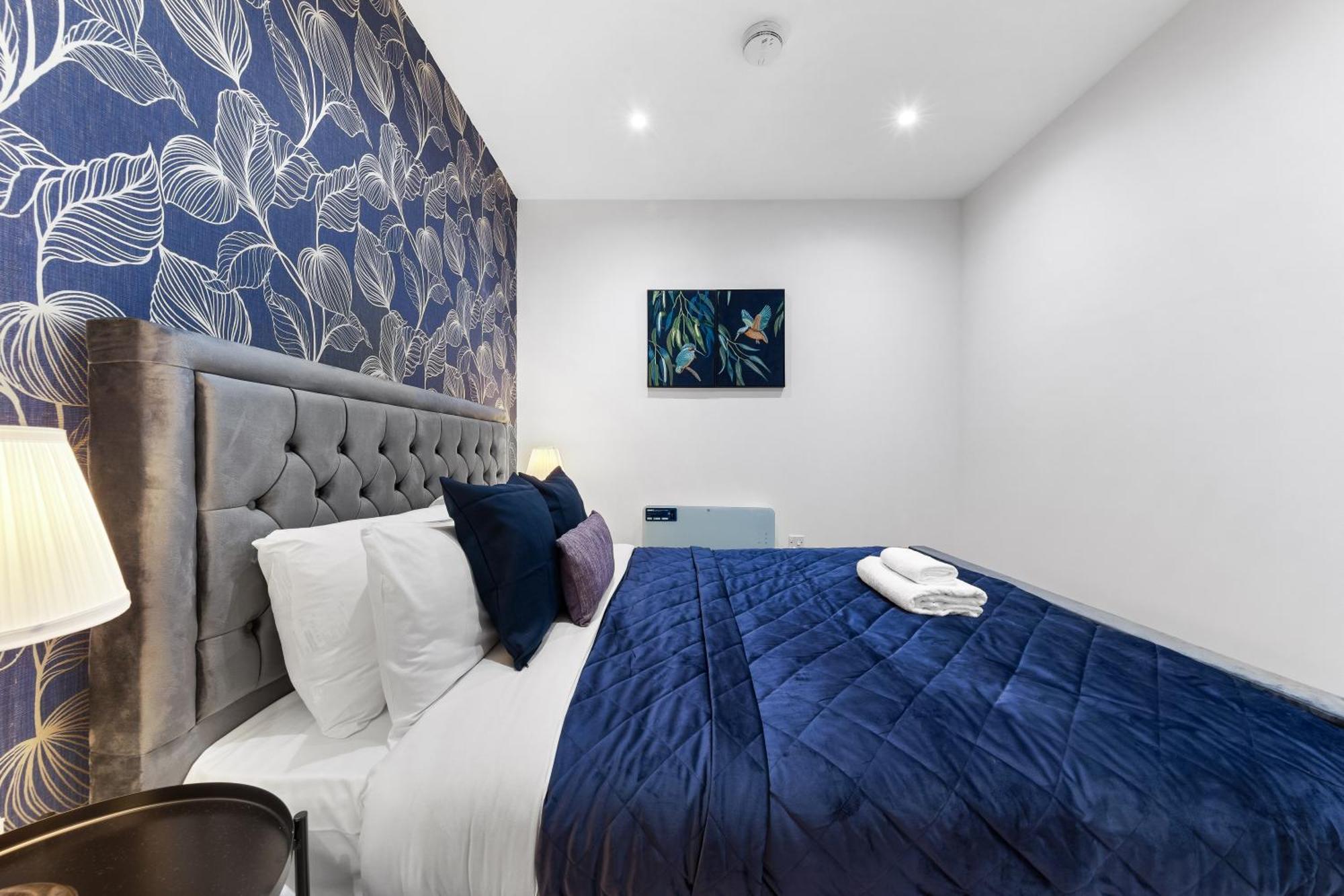 Modern One Bedroom Flat - Sleeps 5 -Near Heathrow - London Ub3 Bagian luar foto