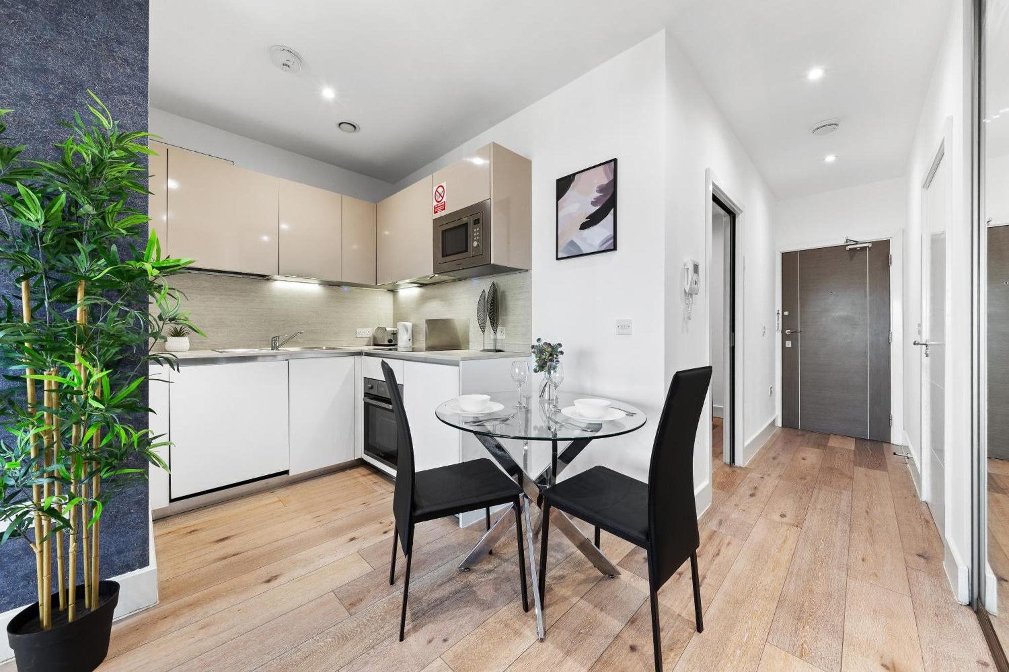Modern One Bedroom Flat - Sleeps 5 -Near Heathrow - London Ub3 Bagian luar foto