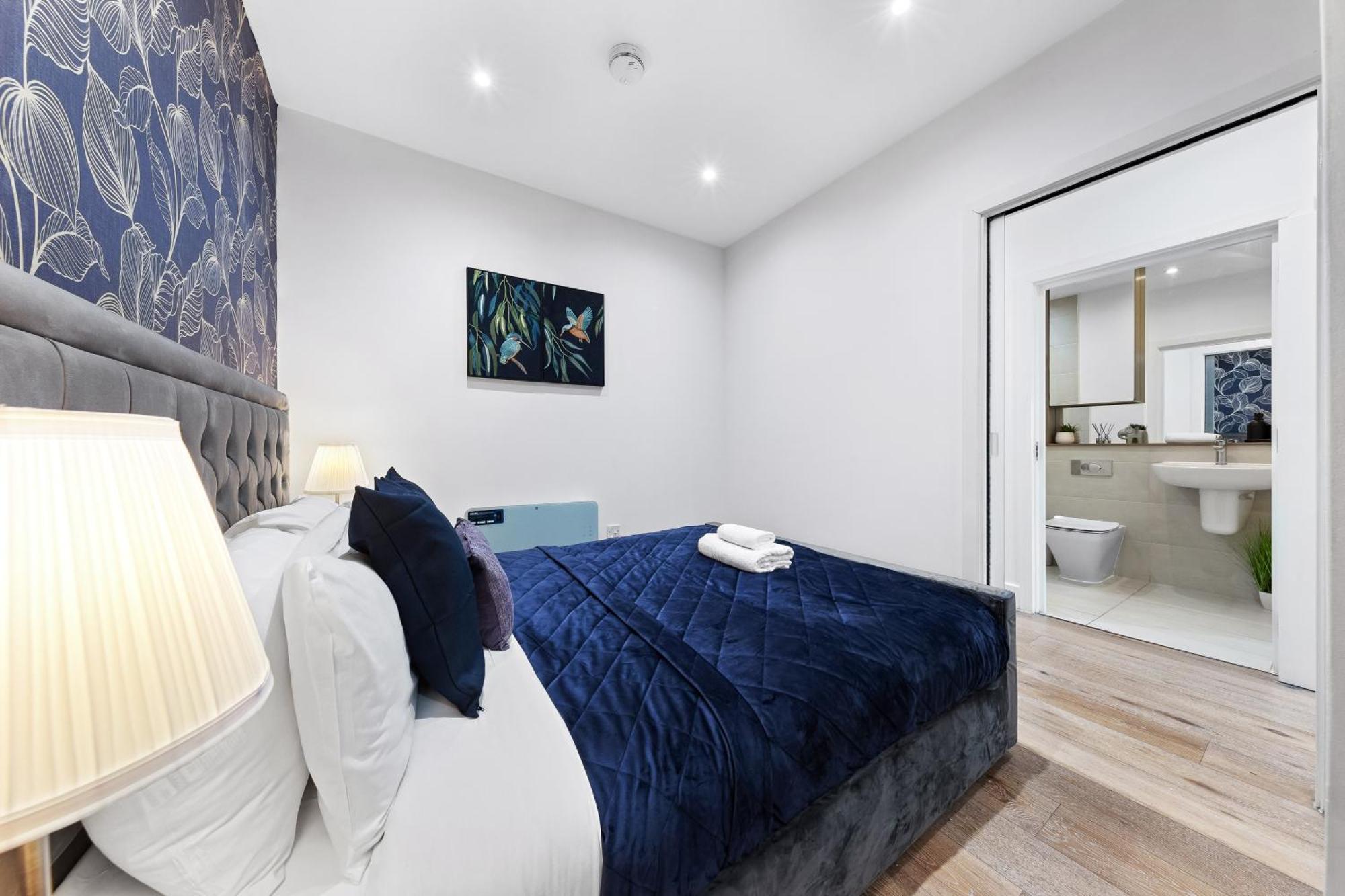 Modern One Bedroom Flat - Sleeps 5 -Near Heathrow - London Ub3 Bagian luar foto